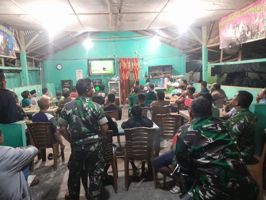 Koramil 04/Perawang Satukan Warga Melalui Nobar Piala Dunia 2026