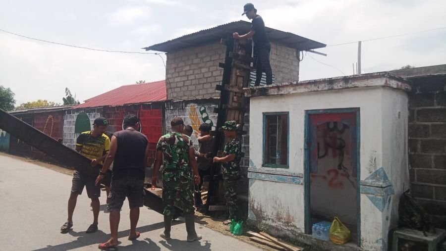 Koramil 04/Tebing Akselerasi Gapura Pancasila di Desa Pangke