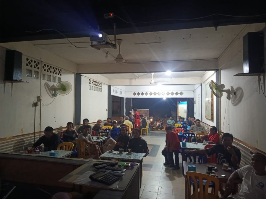 Koramil 04/Tebing Hadir Jaga Kondusivitas Melalui Nobar Piala Dunia