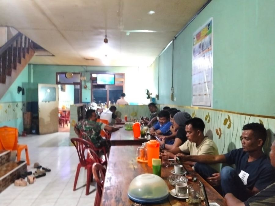 Koramil 06/Cerenti Bersama Warga Gelar Nobar Piala Dunia 2026 Swiss vs Bosnia di Kelurahan Pasar