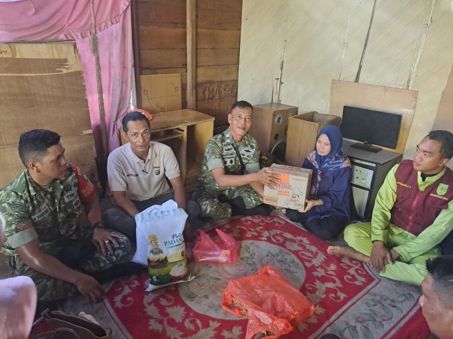 Koramil 06/Kateman Bersama Lurah Tagaraja, Tim PKH, dan Mahasiswa Gelar Jumat Berkah