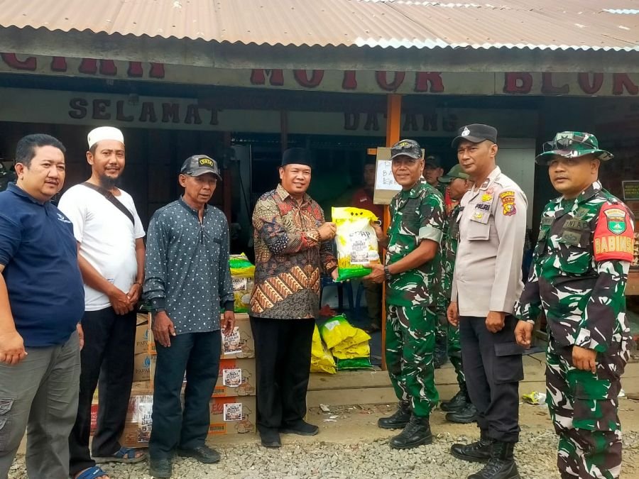 Koramil 06/Kateman Salurkan Bantuan untuk Korban Kebakaran di Dusun Mekar Jaya