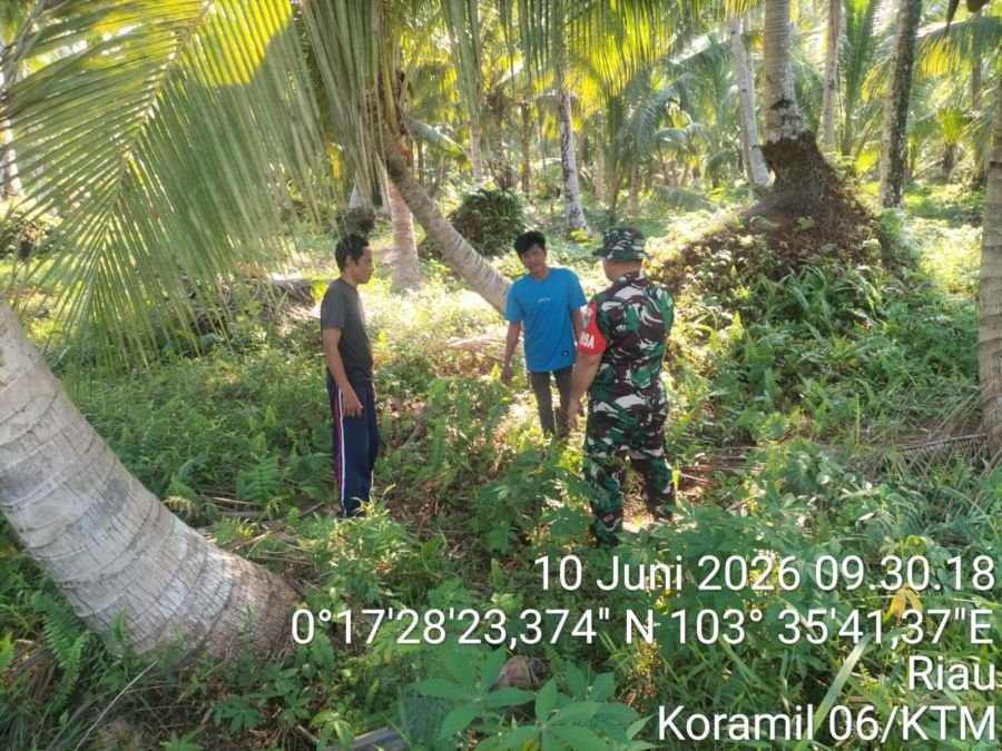 Koramil 06/ktm Babinsa tagaraja sertu Edili Z melaks patroli mencegah karhutla bersama masyarakat