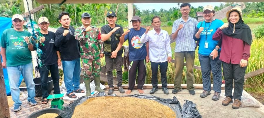 Koramil 06/ktm Babinsa tagaraja sertu Edili Z dampingi PPL di wilayah Kel tagaraja