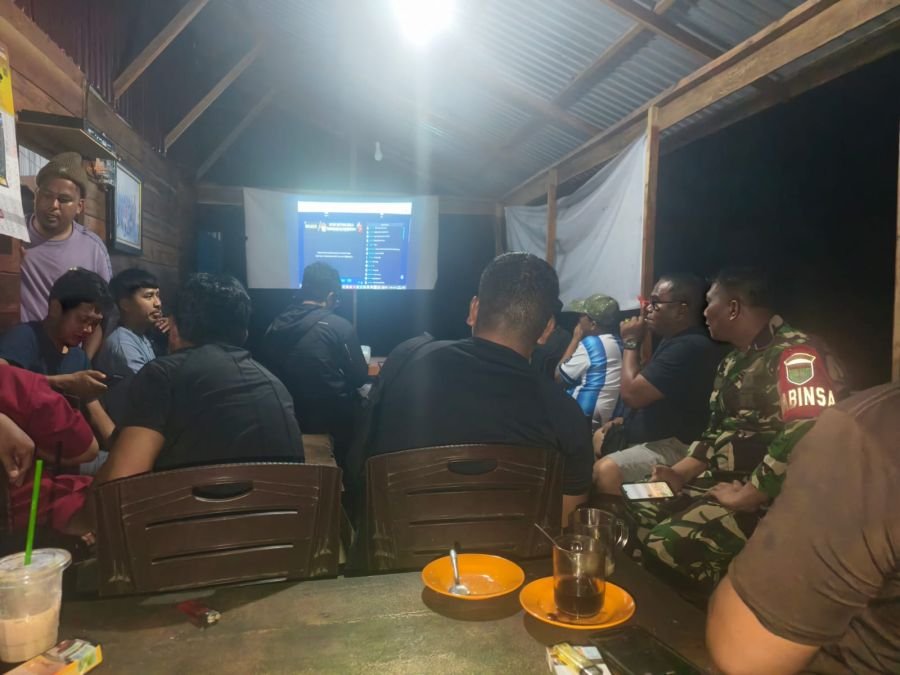 Koramil 06/KTM Gelar Nonton Bareng Piala Dunia Bersama Masyarakat di Kelurahan Tagaraja