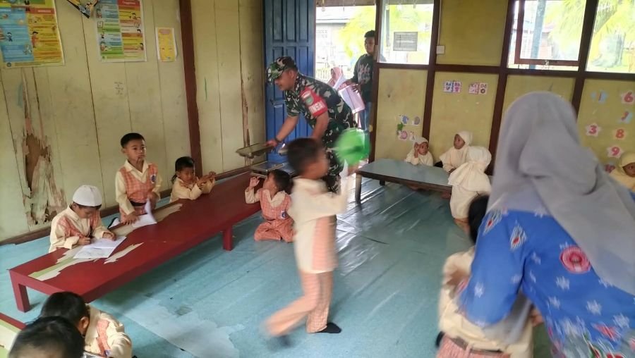 Koramil 06/ktm mendampingi pembagian MBG di setiap sekolah a tepat sasaran agar tepat sasaran