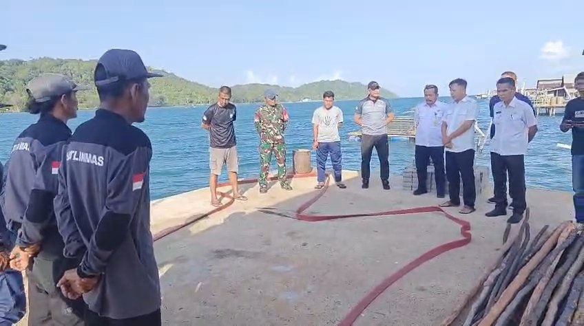 Koramil 06/Senayang Dampingi Uji Coba Damkar Apung Baru di Senayang