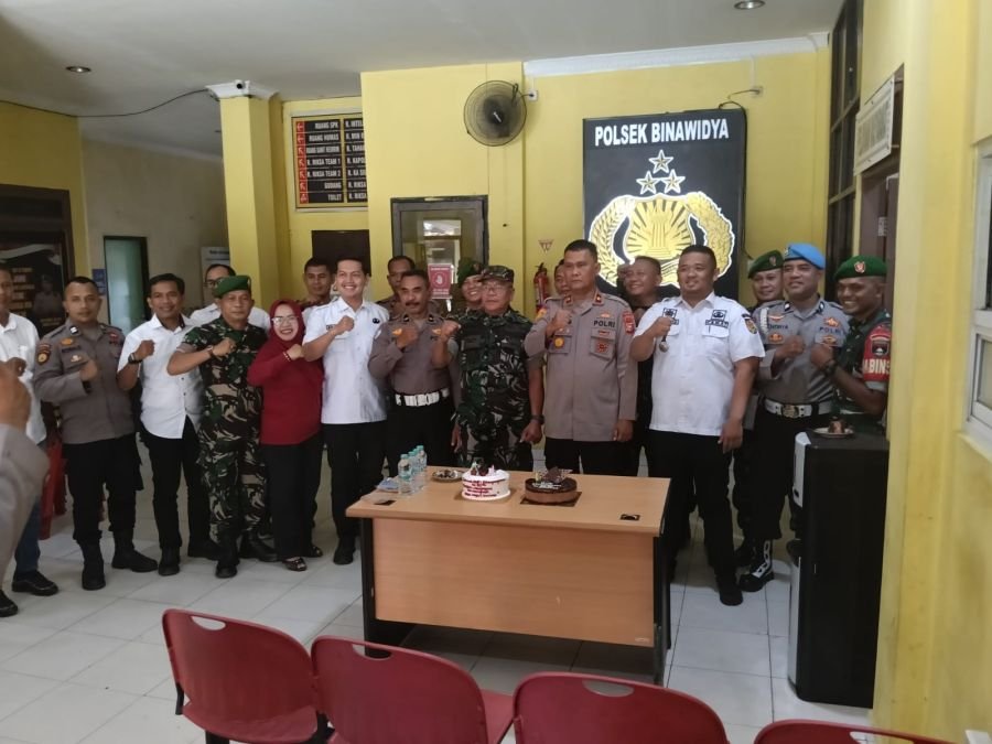 Koramil 06/Sukajadi Ucapkan HUT Bhayangkara ke-80, Perkuat Sinergi dengan Polsek Binawidya