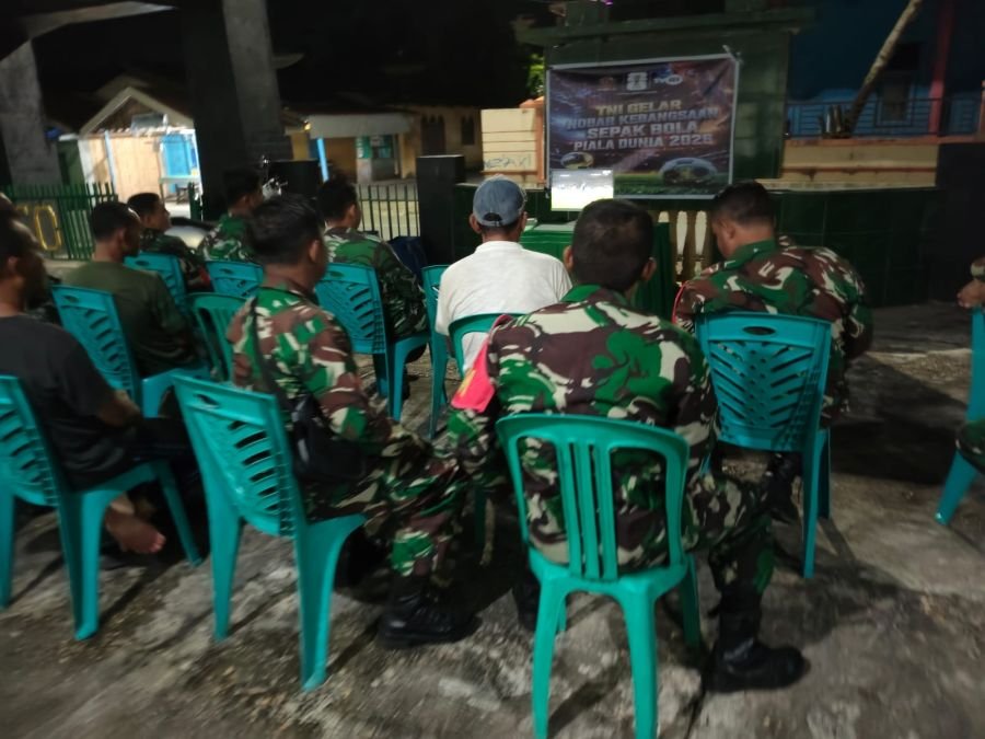 Koramil 07/KH Satukan Warga Lewat Nobar Piala Dunia 2026