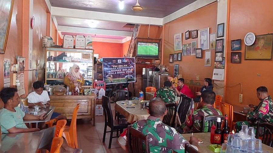 Koramil 07/KH Satukan Warga Lewat Nobar Piala Dunia 2026