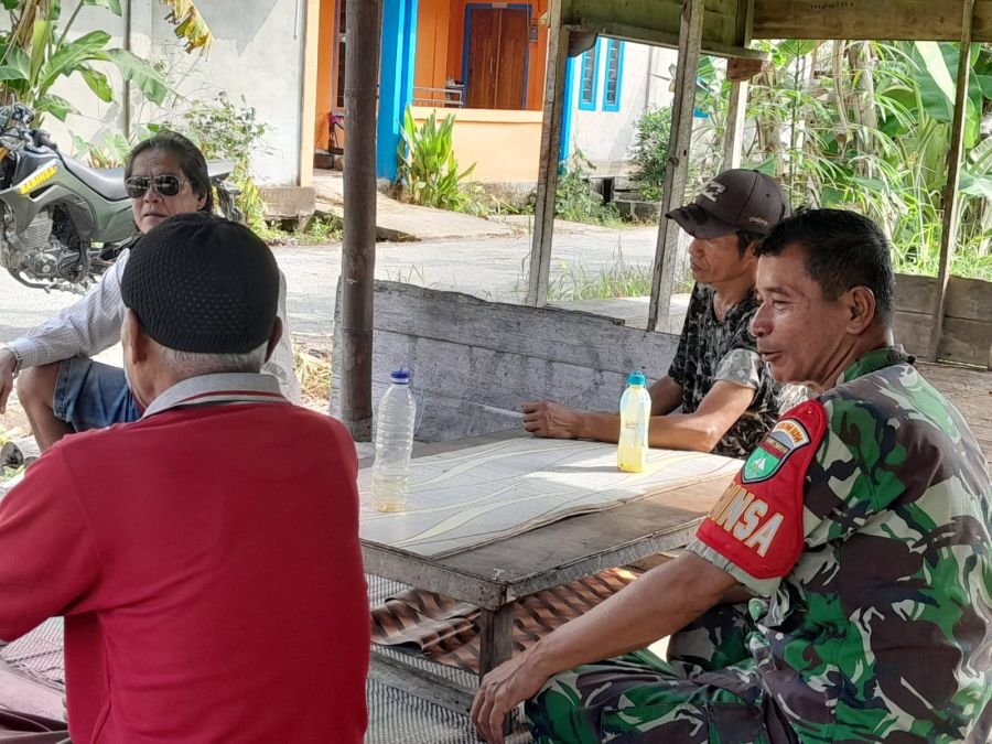 Koramil 07/Reteh: Babinsa Peltu Nofiandi Komsos dan Pengawasan SDM di Pulau Kijang