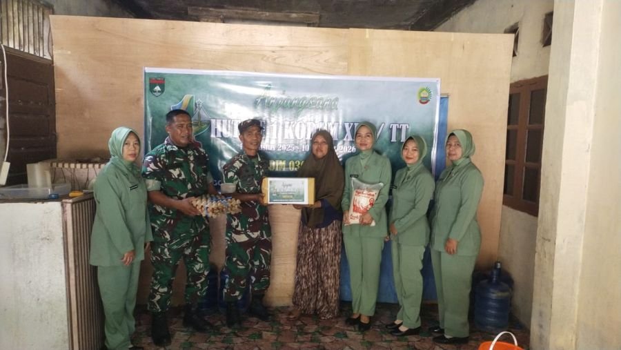 Koramil 08/KM Salurkan Bantuan Sosial kepada Warakawuri dalam Rangka HUT ke-1 Kodam XIX/TT