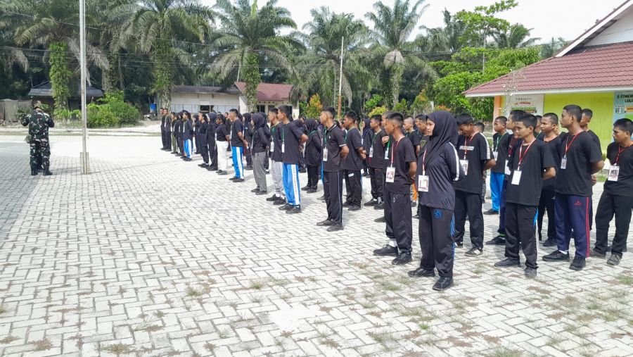 Koramil 08/Rumbai Barat Dukung MPLS, Babinsa Bentuk Karakter Pelajar Berintegritas