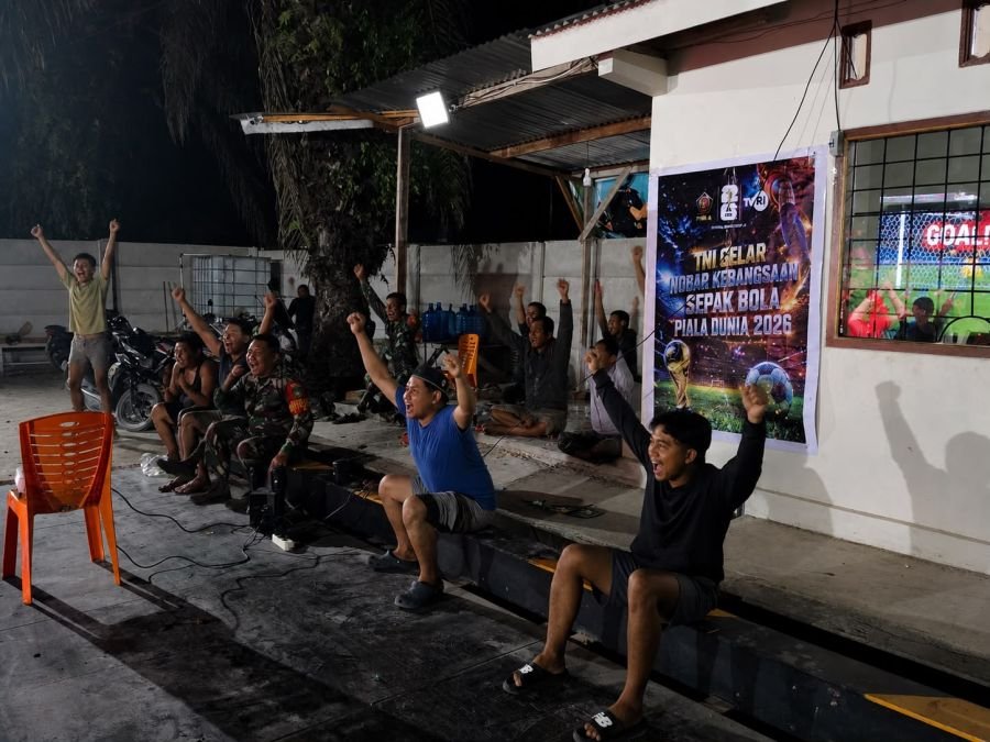 Koramil 09 Singingi Nobar Semifinal, Air Emas Bergemuruh Dukung Tim Favorit