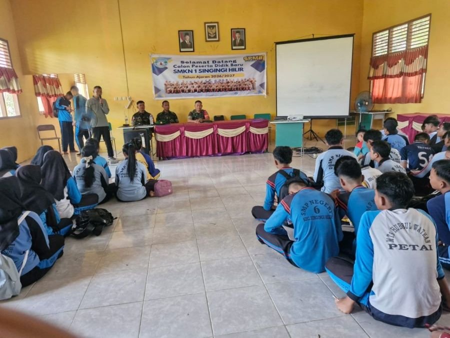 Koramil 09 Singingi Perkuat Wawasan Kebangsaan Siswa SMKN 1 Singingi Hilir