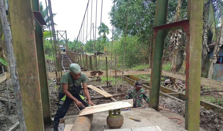 Koramil 09/Kemuning: Persiapan Renovasi Jembatan Gantung Kotabaru Reteh Makin Matang
