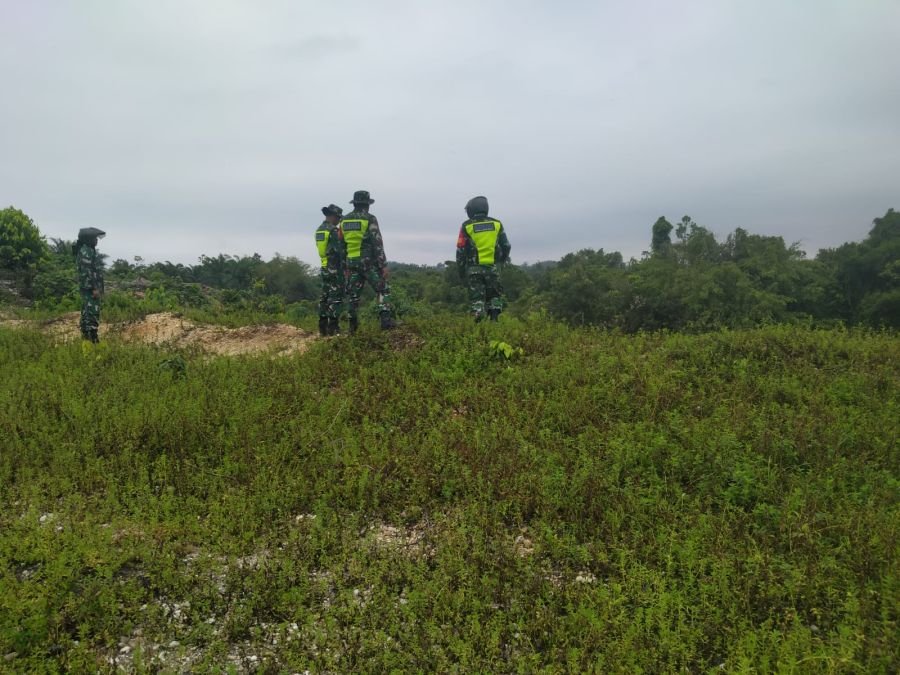 Koramil 09/Singingi Patroli dan Sosialisasi Cegah Karhutla di Desa Pulau Padang