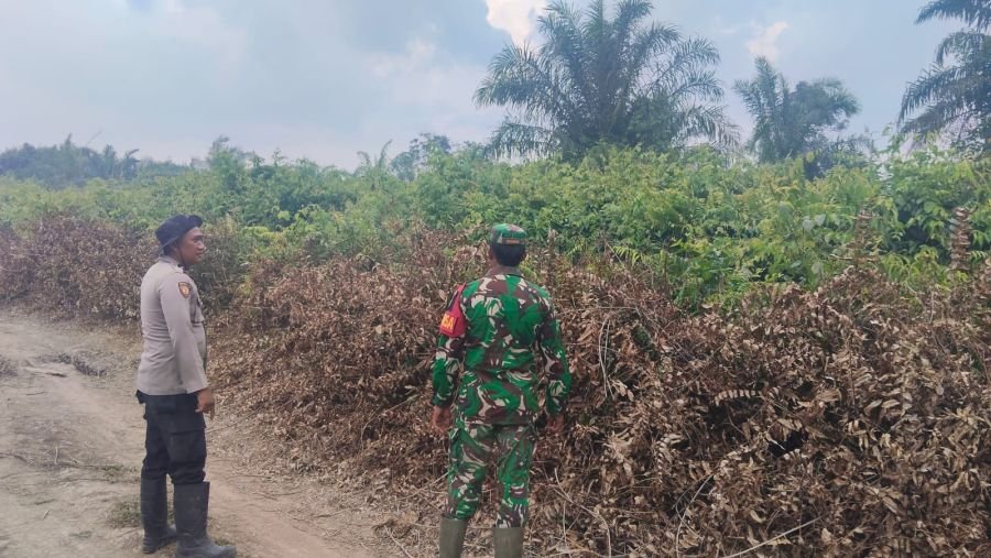 Koramil Kubu bersama Polsek kubu Perketat Patroli Karhutla di Teluk Nilap