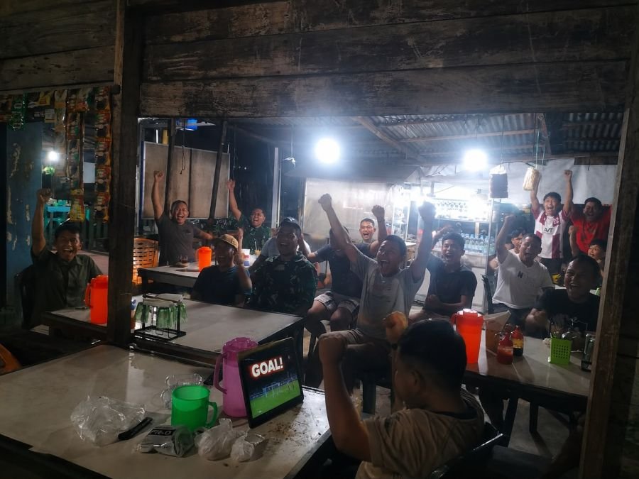 Koramil Singingi Bangun Kedekatan Lewat Nobar Piala Dunia 2026