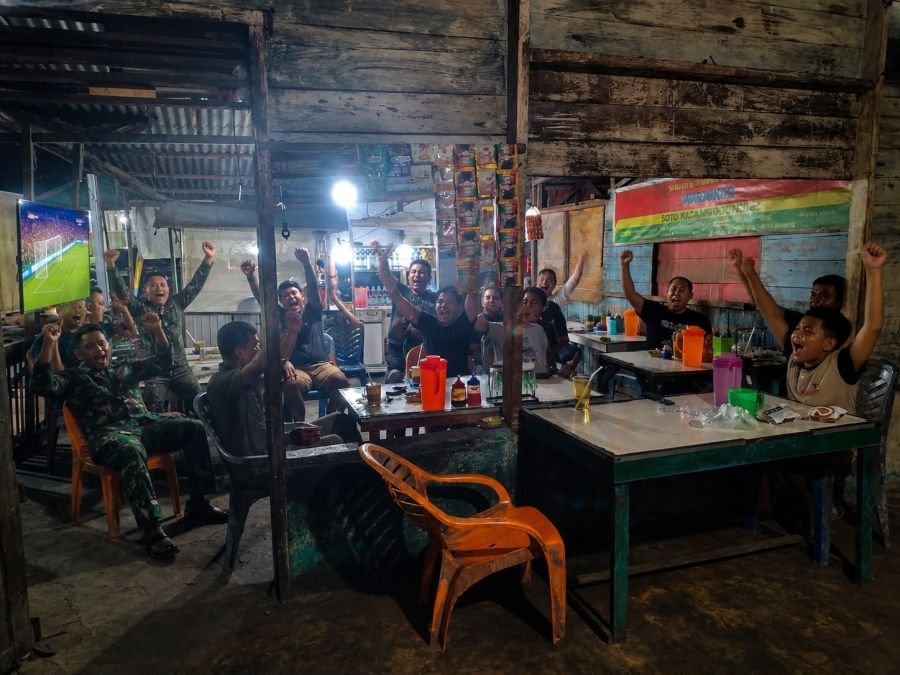 Koramil Singingi Rangkul Warga Lewat Nobar Piala Dunia 2026