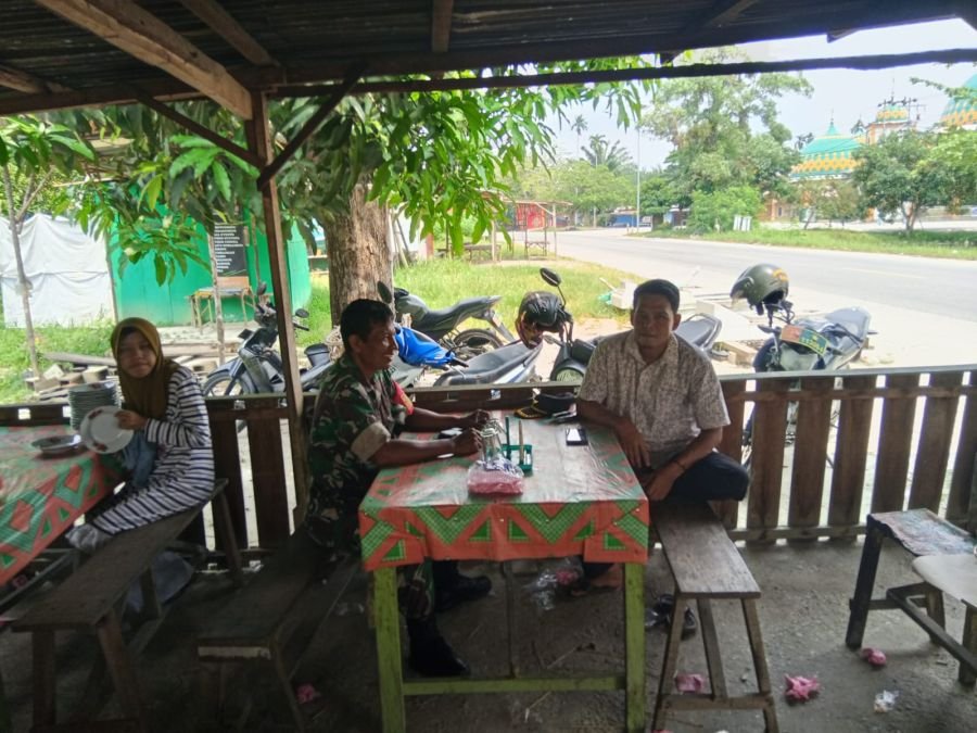 Lagi, Babinsa Serma Mukhlis Jalin Komsos Dengan Warga Binaan Desa Koto Perambahan