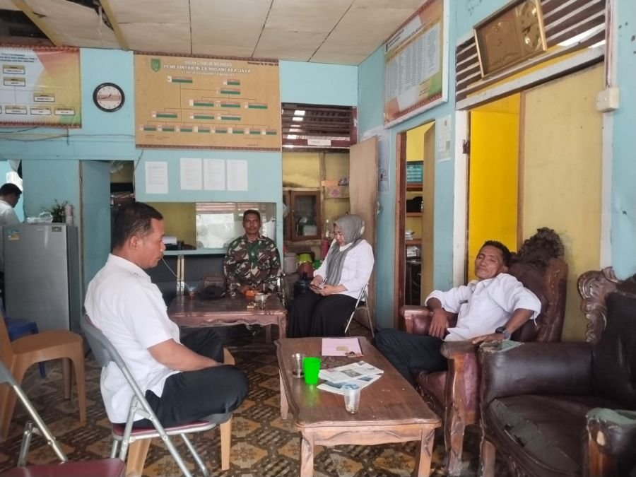 Langkah Humanis Babinsa Koramil 09/Kemuning, Komsos Bersama Perangkat Desa Lintas Utara