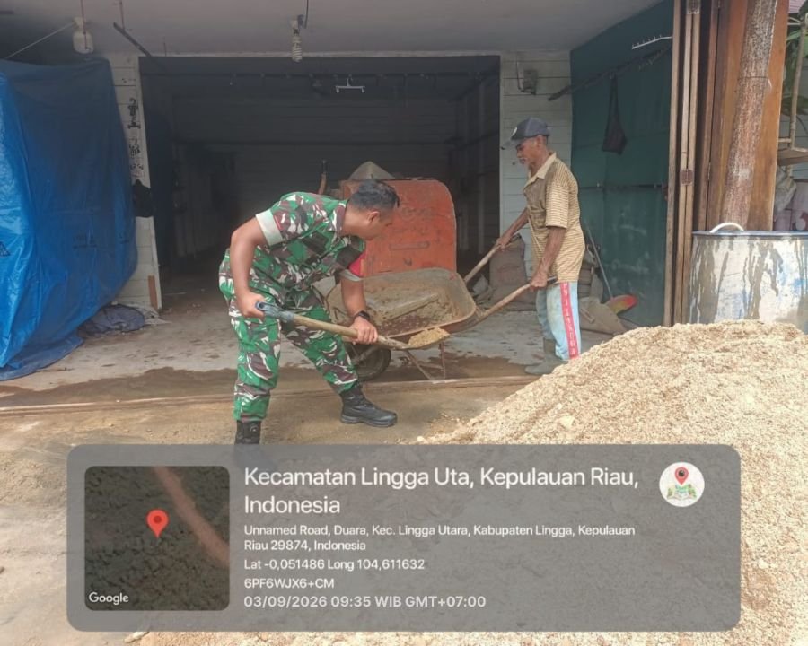 Lantai Rumah Ambruk, Babinsa Koramil 05/Daik Turun Tangan Bantu Warga Desa Duara