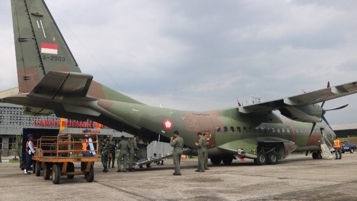 Lanud RSN Kerahkan Tim Khusus Bantu Operasi Penerbangan di Aceh Singkil untuk Penanggulangan Banjir