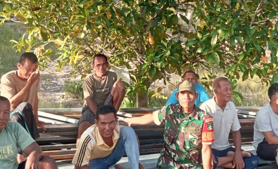 Babinsa Senayang Gencarkan Edukasi Karhutla dan Jaga Kelestarian Lingkungan