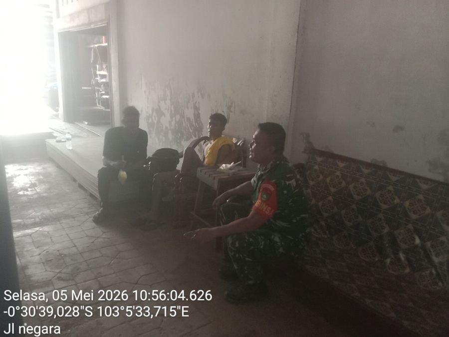 Babinsa Sungai Rukam Ingatkan Warga Jauhi Judol dan Narkoba