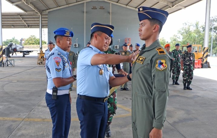 Lettu Pnb M. Fardo Ukir Sejarah, Sukses Terbang Solo Pesawat Tempur Hawk 109 di Lanud RSN