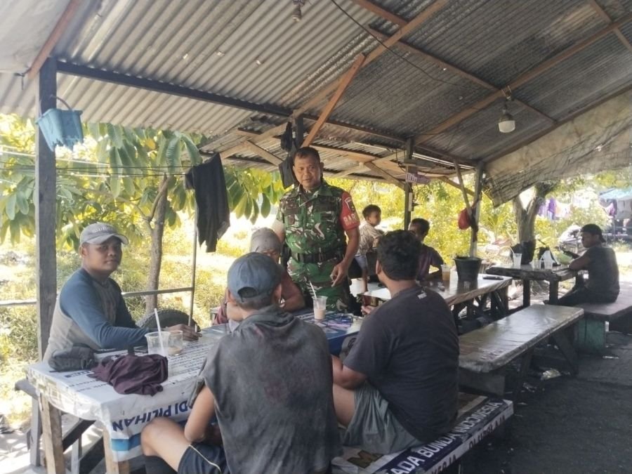 Lewat Komsos, Babinsa Air Hitam Jalin Keakraban dan Jaga Kondusifitas Wilayah