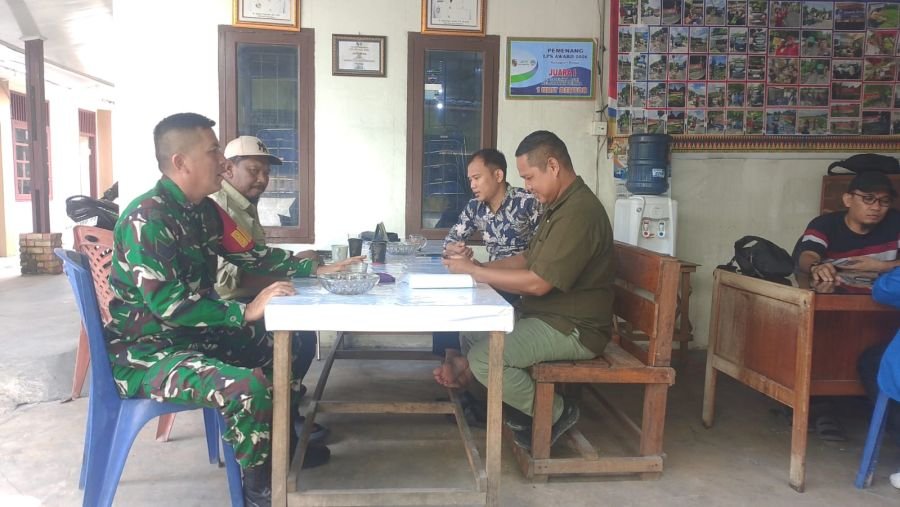 Lewat Komsos, Babinsa Delima Ajak Warga Aktif Jaga Kebersihan dan Hidupkan Pos Ronda
