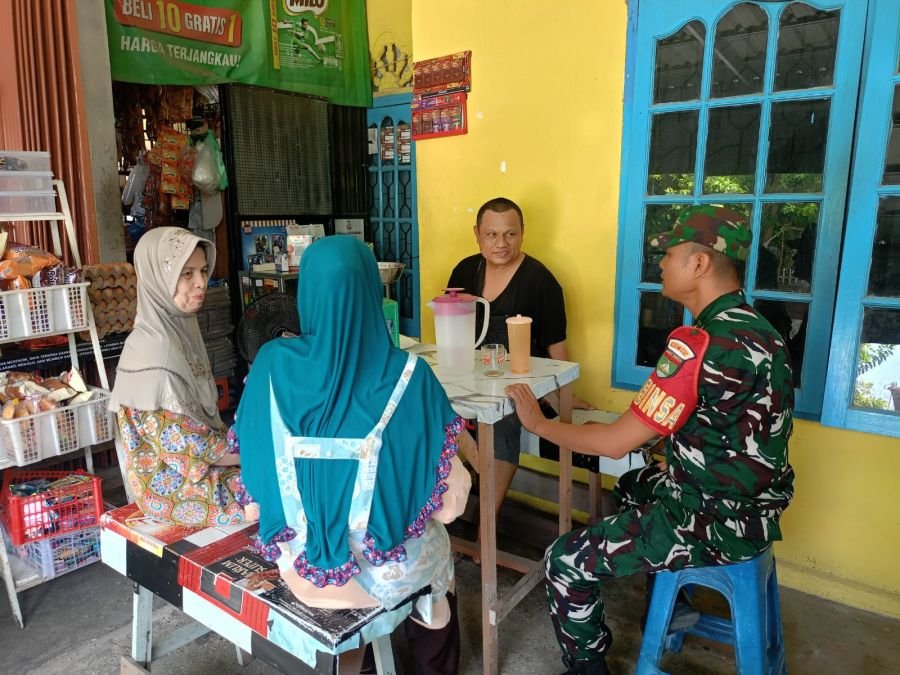 Lewat Komsos, Babinsa Koramil 01/Rumbai Edukasi Warga Tidak Membakar Lahan
