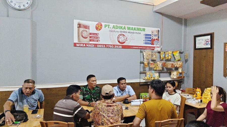 Lewat Komsos, Babinsa Koramil 04/Limapuluh Bangun Kesadaran Warga Jaga Kondusivitas Wilayah