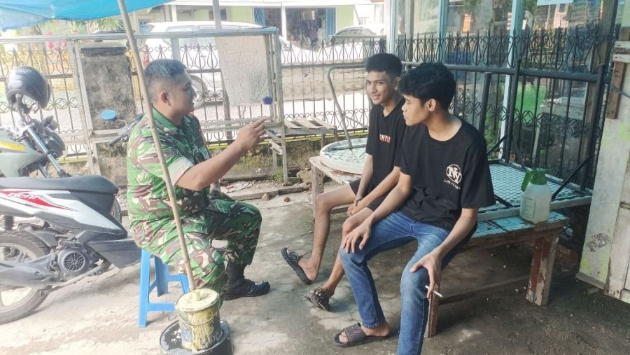 Lewat Komsos, Babinsa Koramil 06/Sukajadi Edukasi Pemuda Bahaya Narkoba