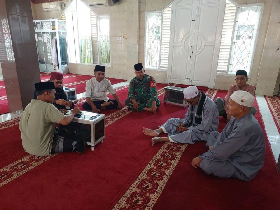 Lewat Komsos, Babinsa Labuh Baru Timur Perkuat Sinergi TNI dan Masyarakat