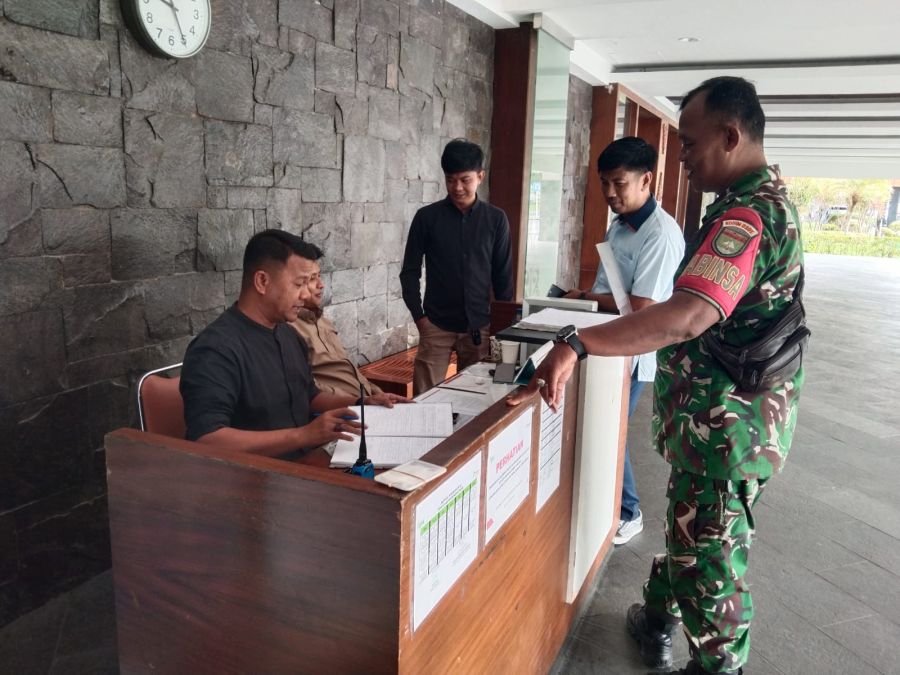 Lewat Komsos, Babinsa Rumbai Perkuat Sinergi dan Keamanan Lingkungan