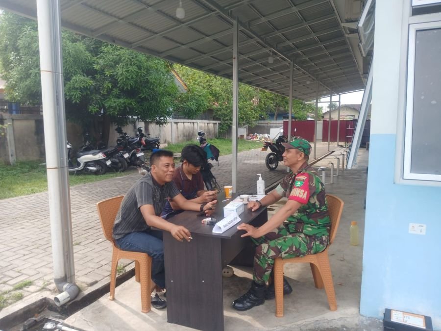 Lewat Komsos, Babinsa Sukajadi Ajak Pemuda Aktif Jaga Keamanan dan Kebersihan Lingkungan