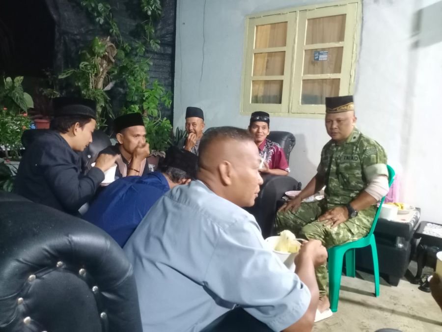 Lewat Komsos, Babinsa Widi Harianto Pererat Silaturahmi Bersama Warga