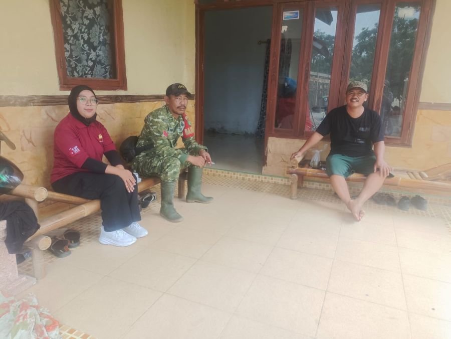 Lewat Komsos dan Patroli, Babinsa 03/Tempuling Perkuat Keamanan Desa Harapan Jaya