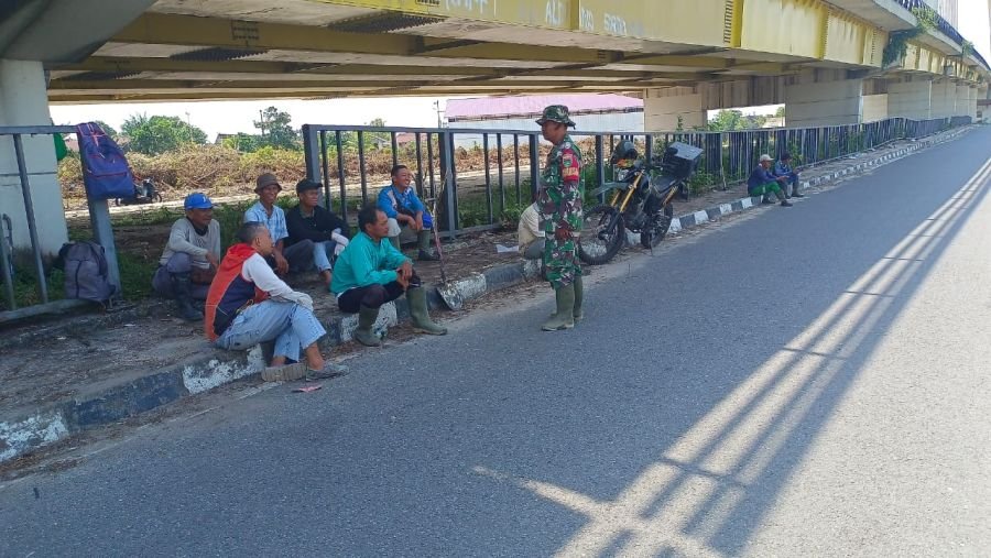 Lewat Komsos Humanis, Babinsa Meranti Pandak Ajak Warga Perangi Narkoba dan Judi Online