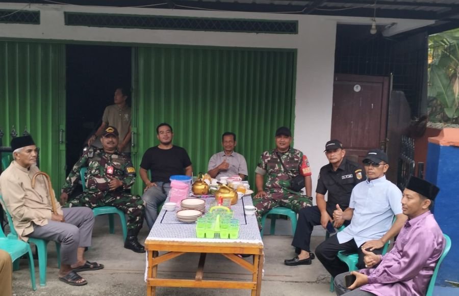 Lewat Komsos Santai, Babinsa Bangun Keakraban Bersama Warga