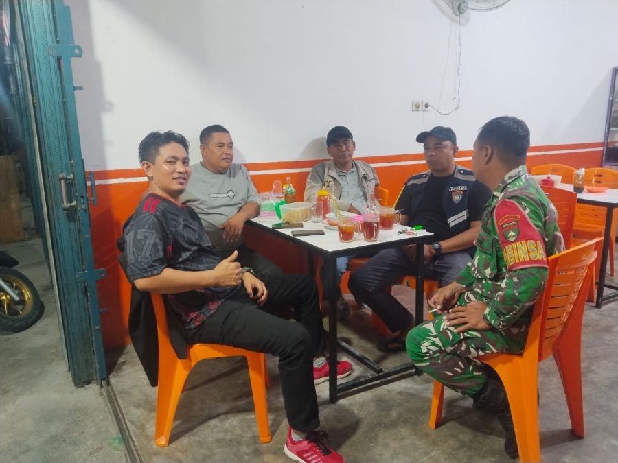 Malam Minggu Jadi Ajang Komsos, Babinsa Serap Aspirasi Warga Soal Maraknya Kriminalitas