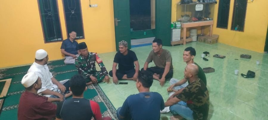 Malam Penuh Makna di Tanjung Datuk! Babinsa Rangkul Pemuda, Dorong Hidup Sehat dan Rajin Beribadah