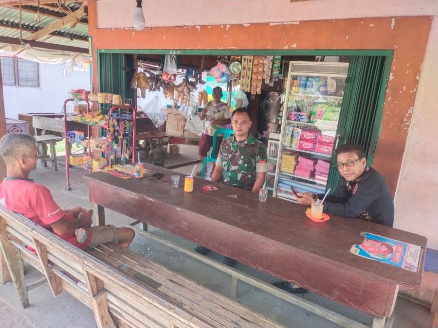 Manfaatkan Kedai Kopi, Babinsa Koramil 08/KM Laksanakan Komsos Bersama Warga Binaan