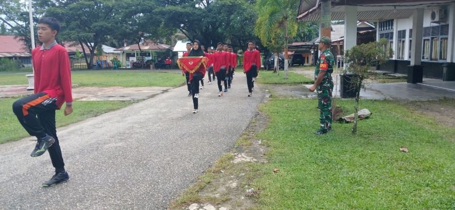 Mantapkan Persiapan, Paskibra Kecamatan Kabun Raih Pembekalan Kedisiplinan dari Serka Rahman