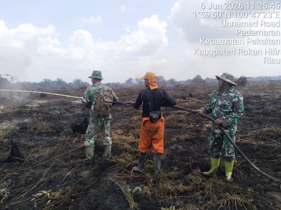 Masuki Hari Ke-4, Tim Gabungan TNI-Polri Berhasil Padamkan 7 Hektare Karhutla di Pekaitan Rohil
