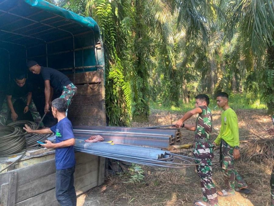 Material Jembatan Perintis Garuda Tiba, Satgas Kodim 0302/Inhu Lakukan Pembongkaran