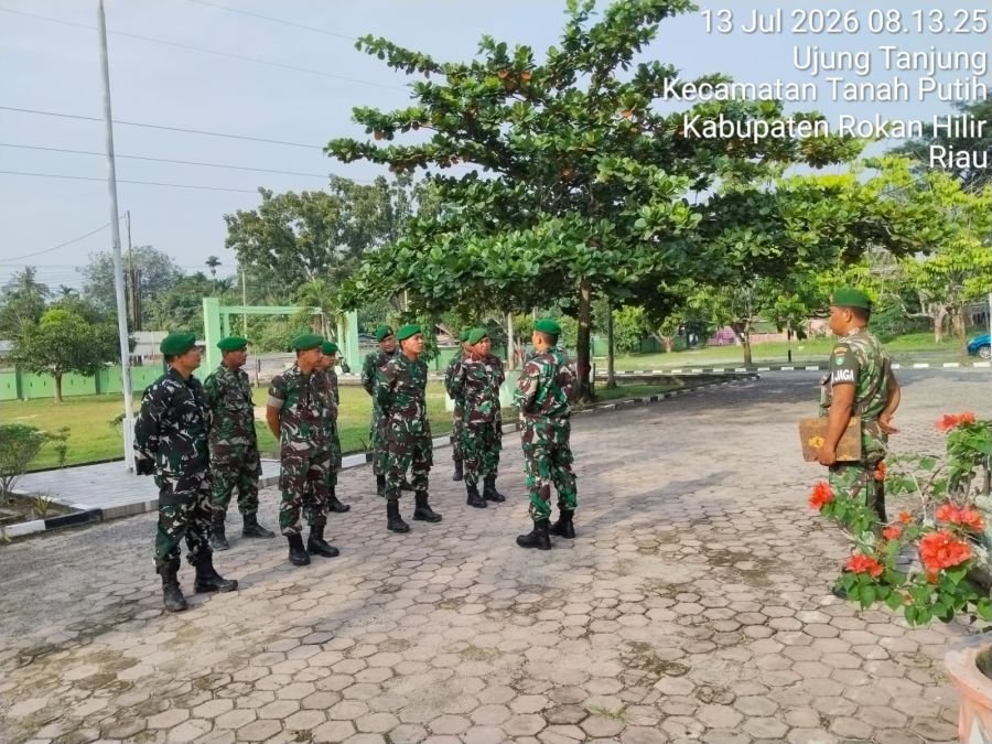 Melaksanakan Kegiatan apel pagi oleh Serma Norton di Koramil 02/TP